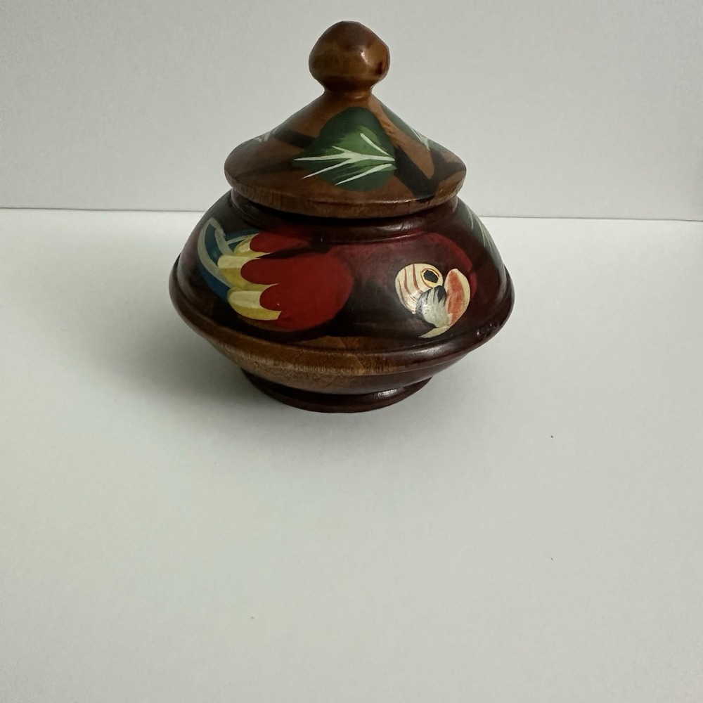 A Hand Carved & Painted Parrot Bird Trinket Box Tropical Island Home Decor